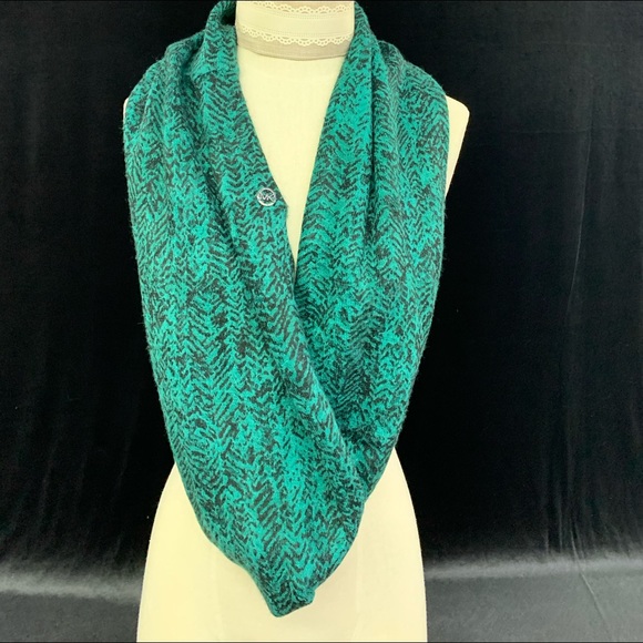 Micheal Kors green and black circle scarf - Picture 1 of 5
